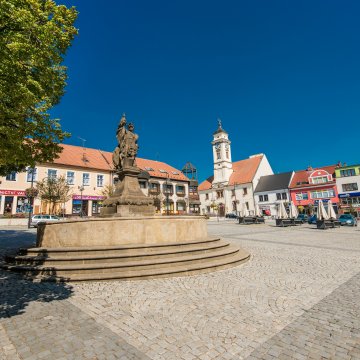 Masarykovo náměstí - časová osa v mosazných destičkách